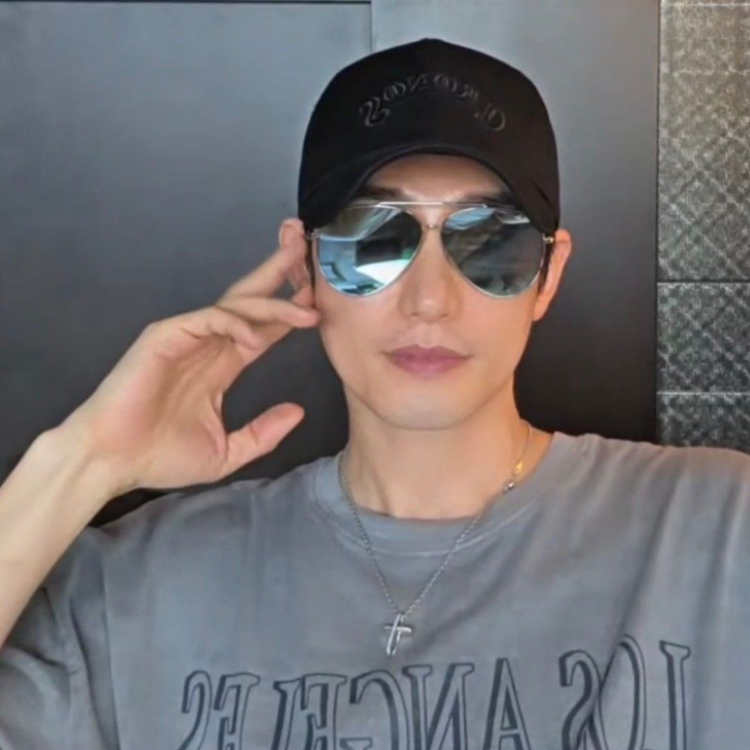 Recent activity shot of Park Sihoo
