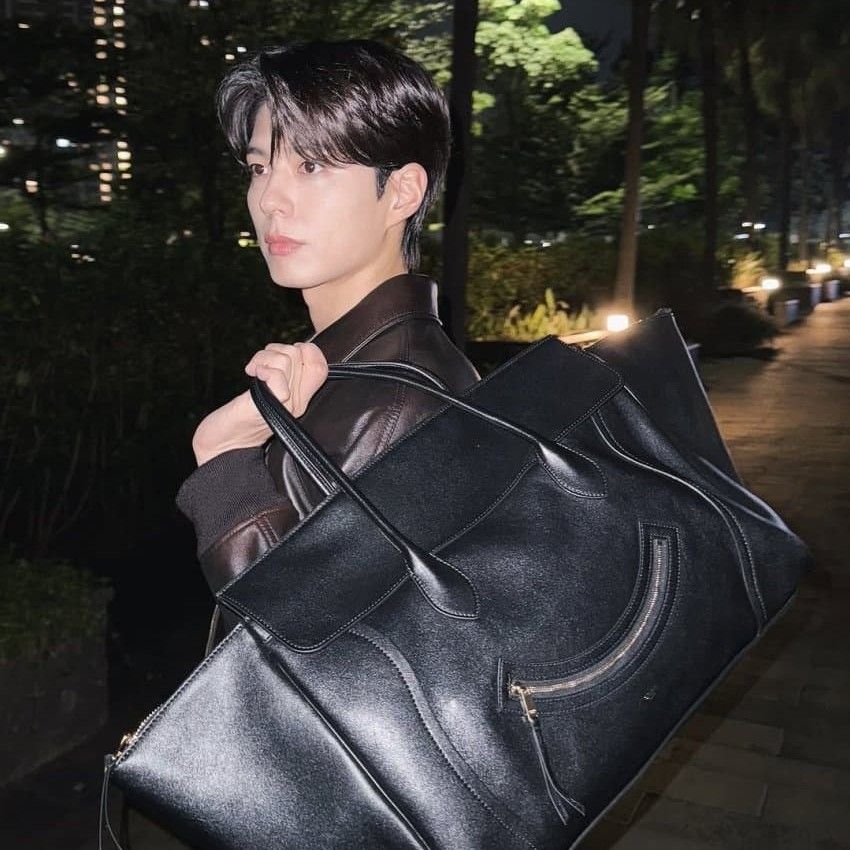 A moment captured by a fan of Park Bogum