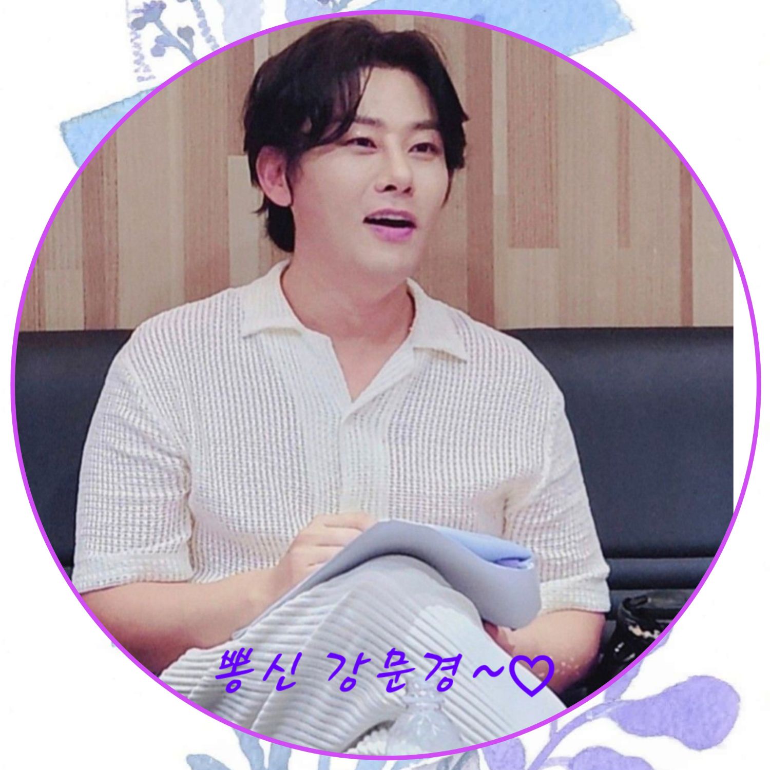 A moment captured by a fan of Kang Moonkyung