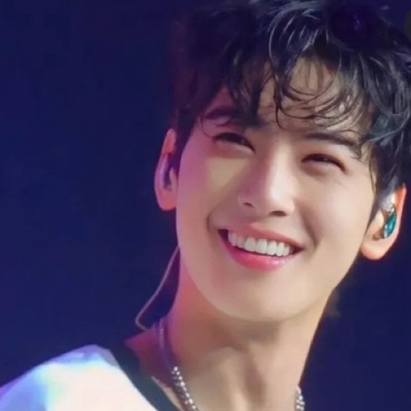 A moment captured by a fan of Cha Eunwoo
