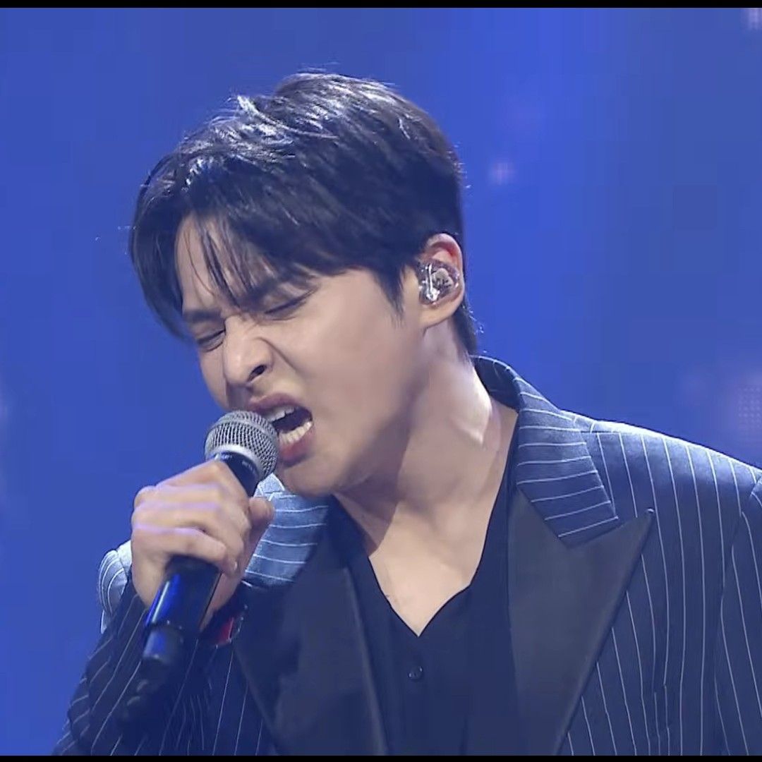 A moment captured by a fan of Seong Ri