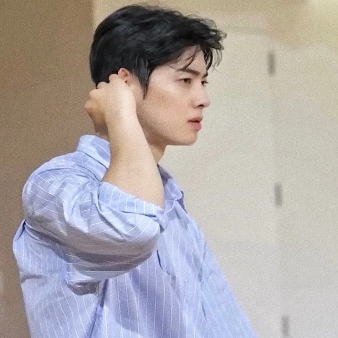 Behind-the-scenes cut of Cha Eunwoo