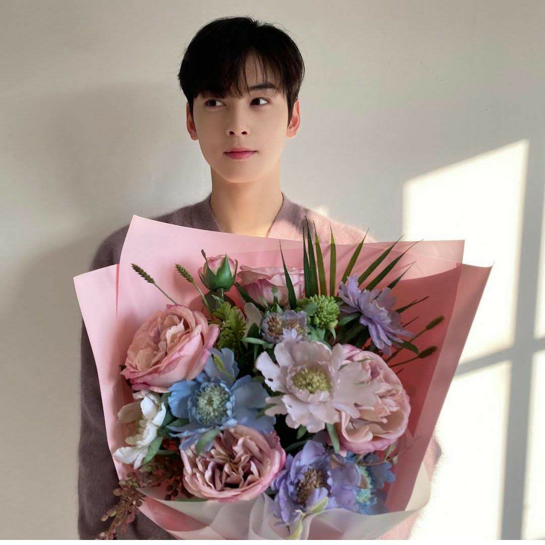 A moment captured by a fan of Cha Eunwoo