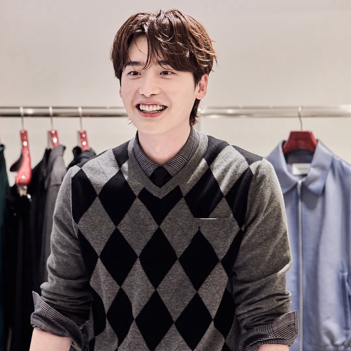 Behind-the-scenes cut of Lee Jongsuk