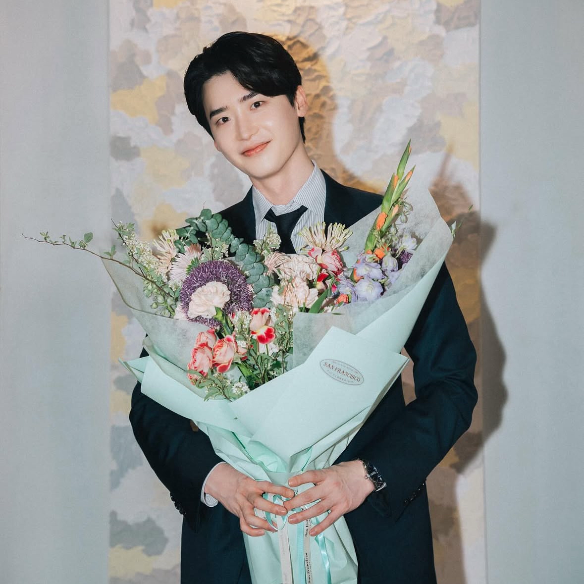 Recent activity shot of Lee Jongsuk