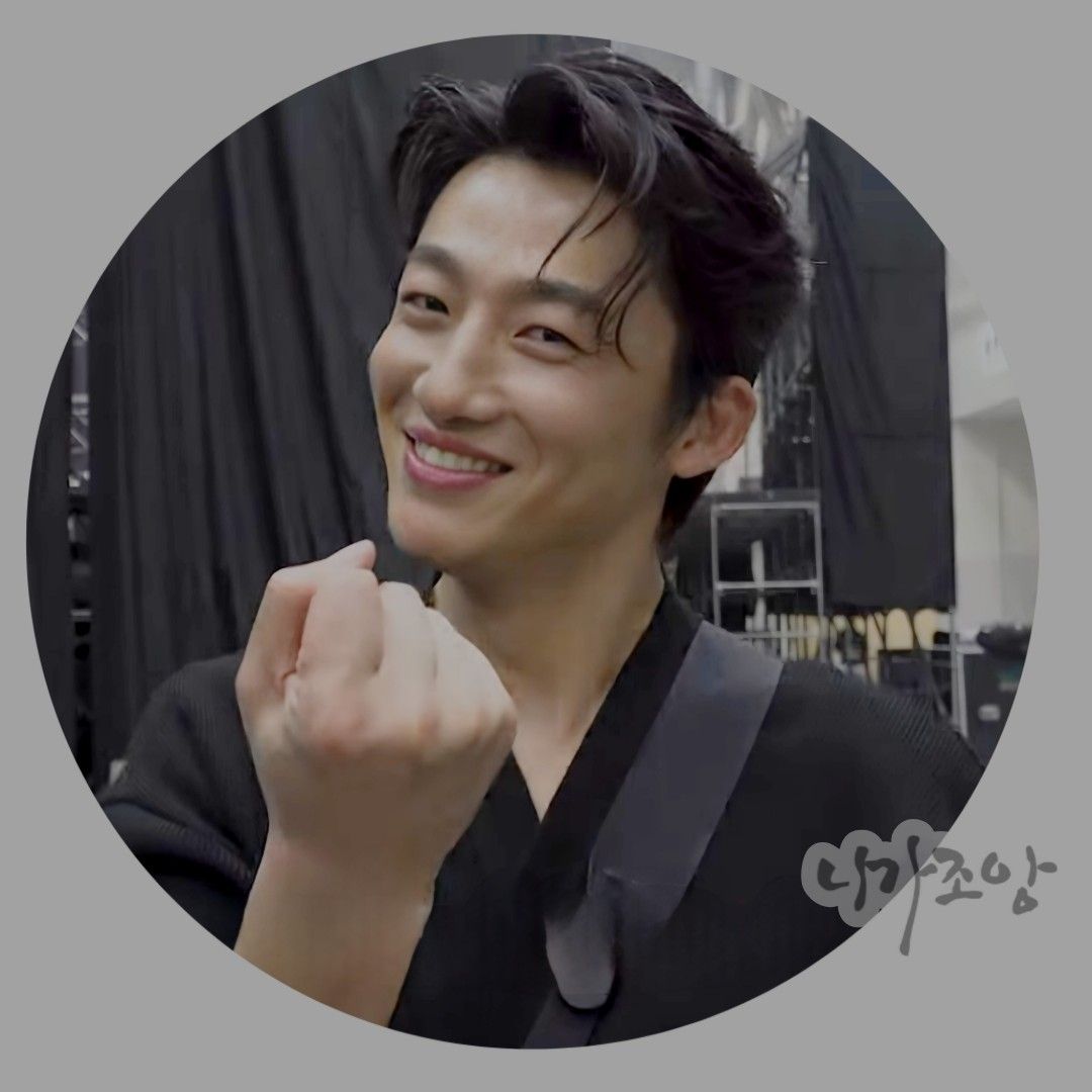 Latest photo of Shin Seungtae