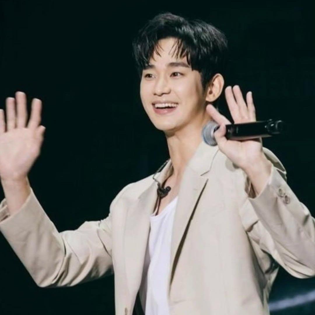 A moment captured by a fan of Kim Soohyun