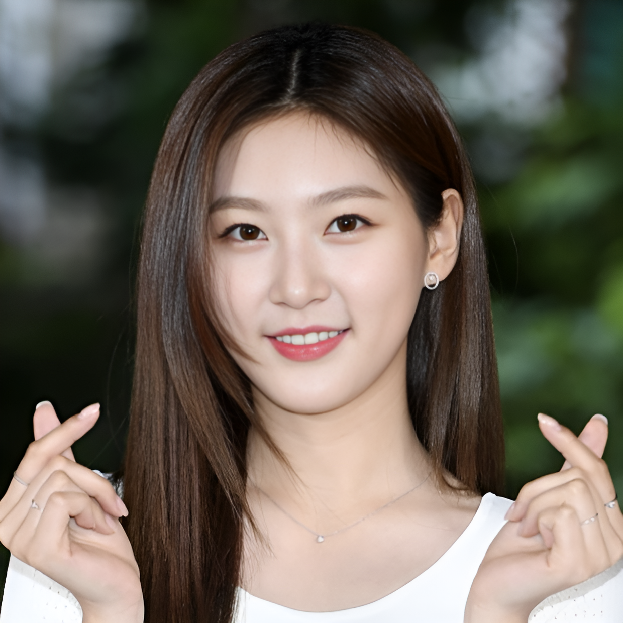 Behind-the-scenes cut of Kim Saeron