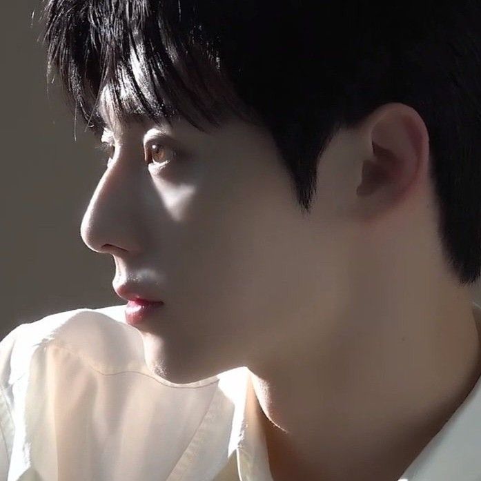 A moment captured by a fan of Hwang Minhyun