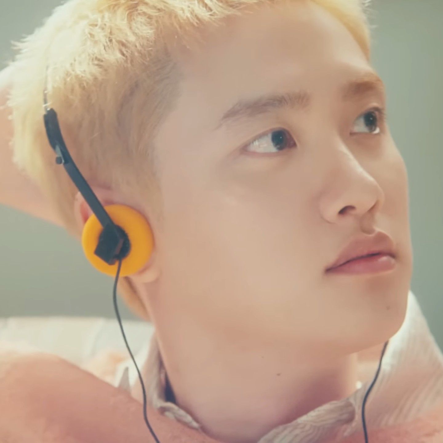 Behind-the-scenes cut of Doh Kyungsoo (D.O.)