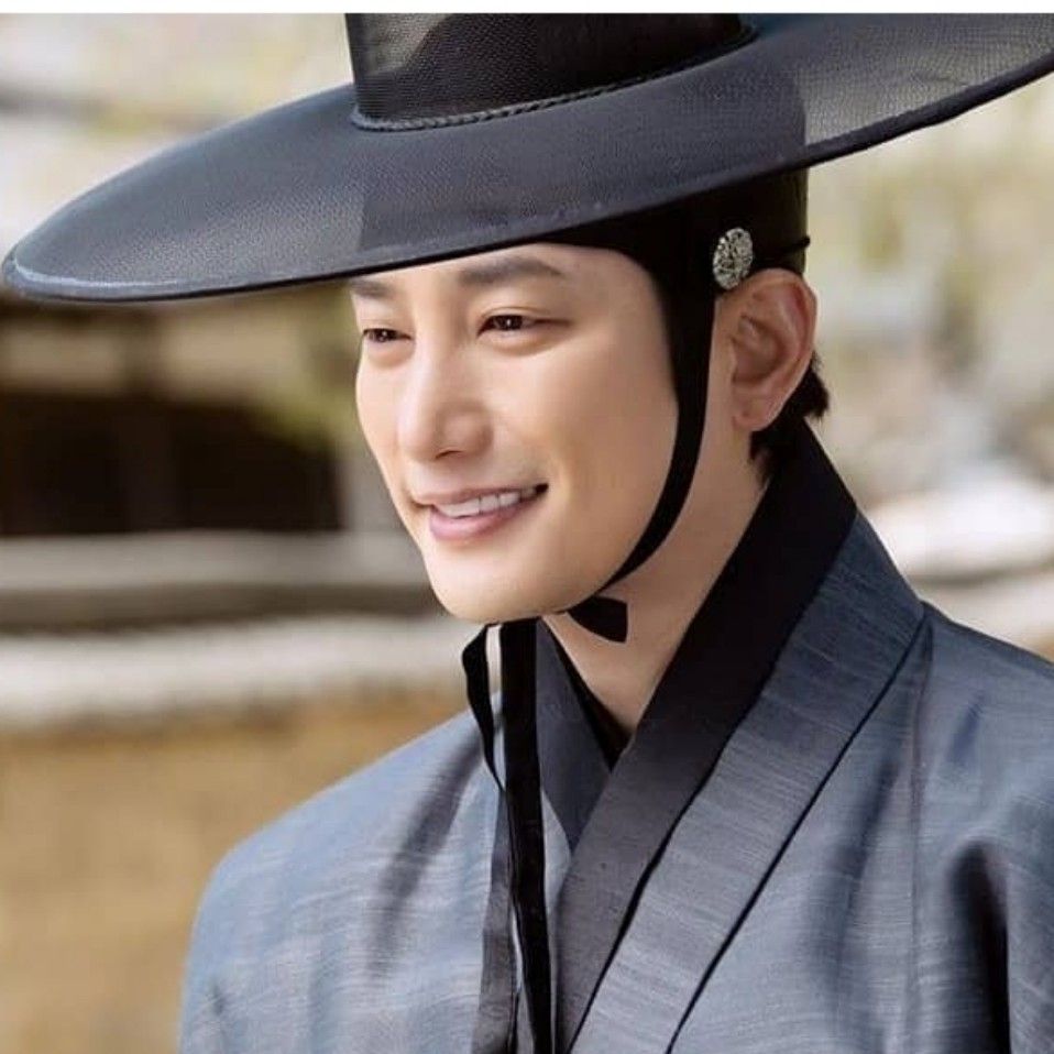 Behind-the-scenes cut of Park Sihoo