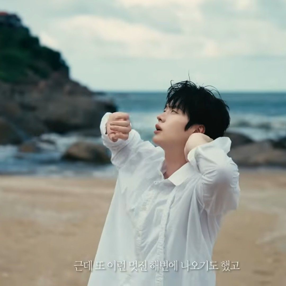 A moment captured by a fan of Yook Sungjae
