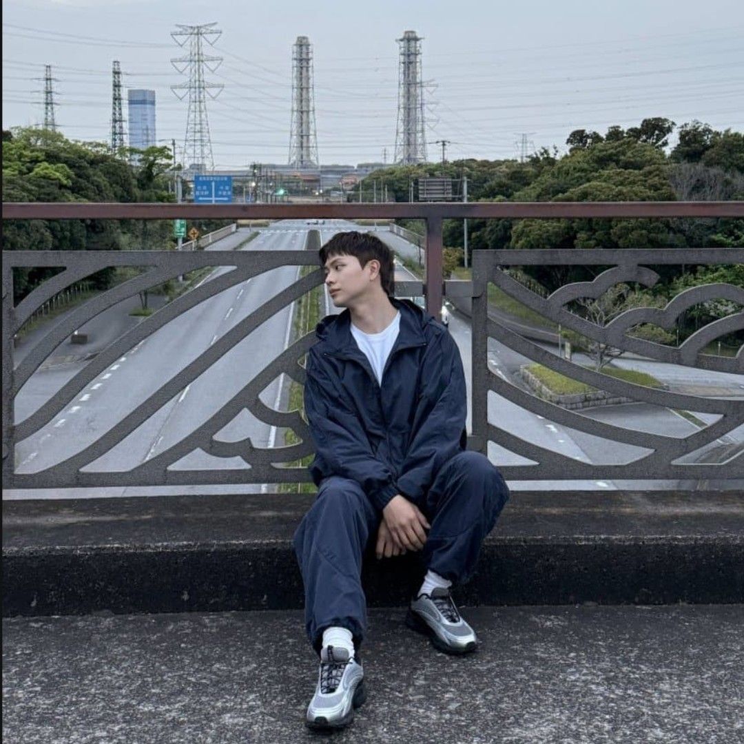A moment captured by a fan of Yook Sungjae