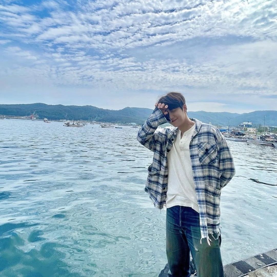 粉丝拍下的金宣虎瞬间