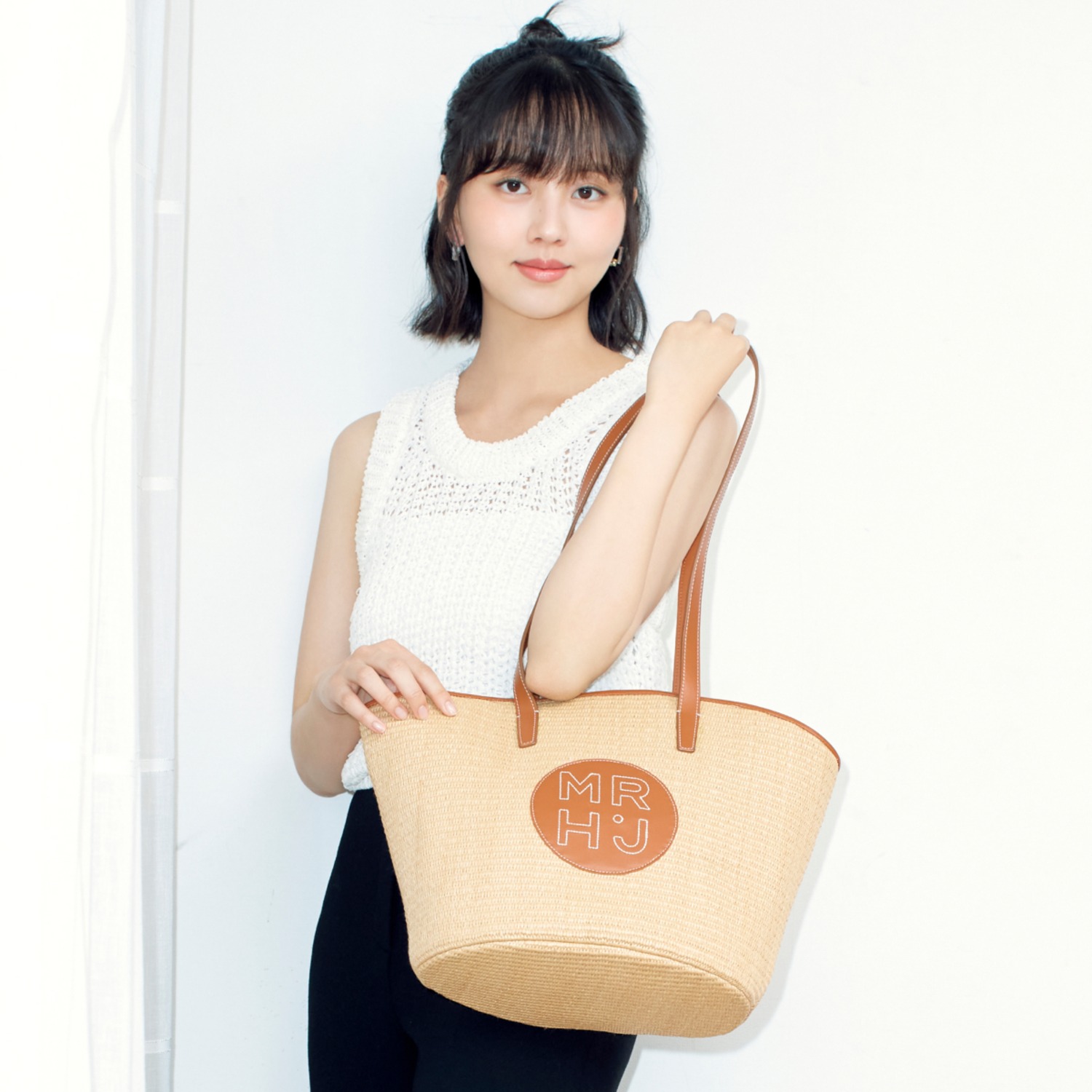 Behind-the-scenes cut of Kim Sohyun