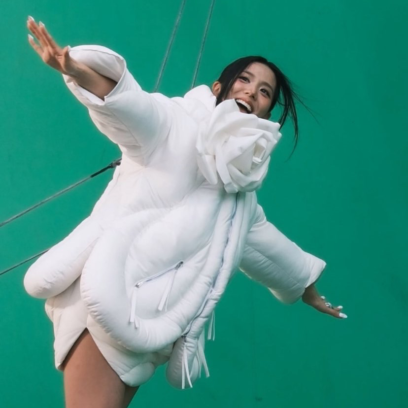 Behind-the-scenes cut of Jisoo (1995)