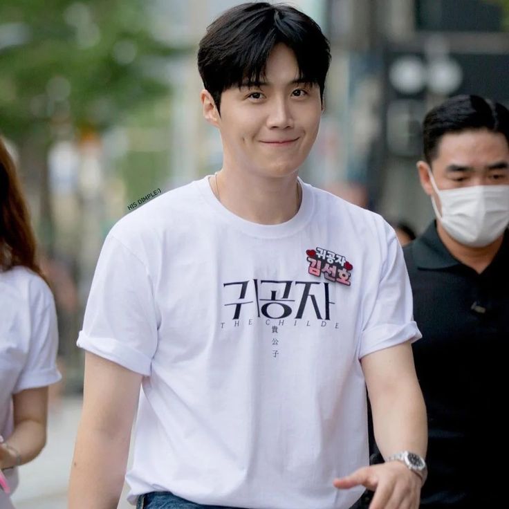 Foto kegiatan terbaru dari Kim Seonho