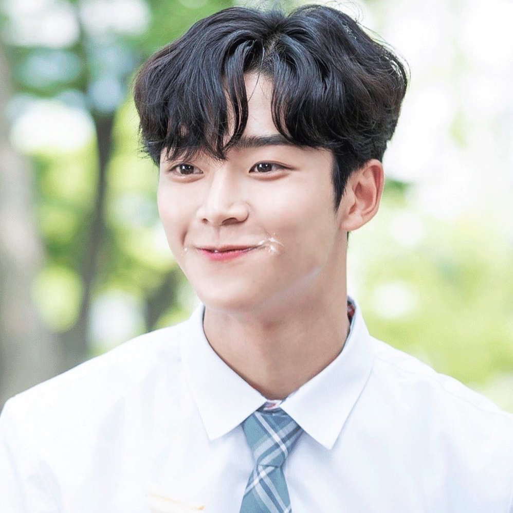 로운의 최신 사진