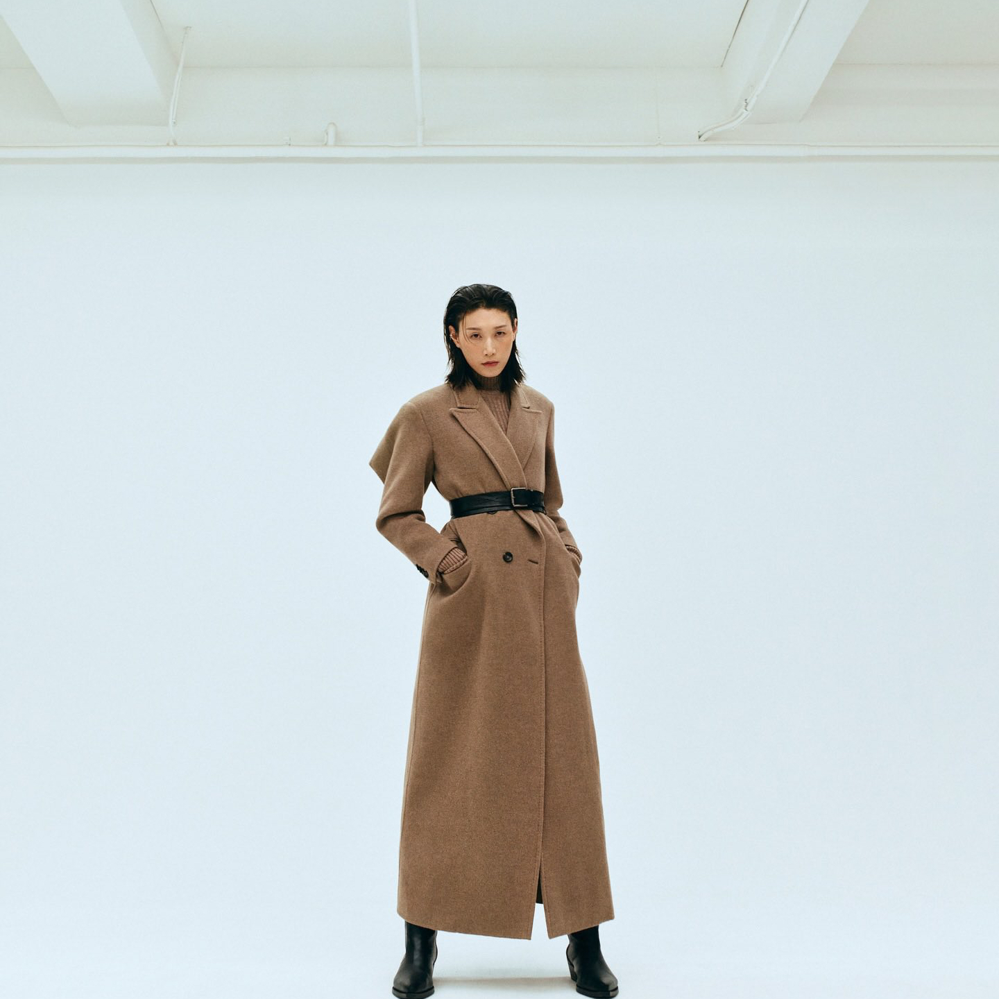 Behind-the-scenes cut of Kim Yeonkoung