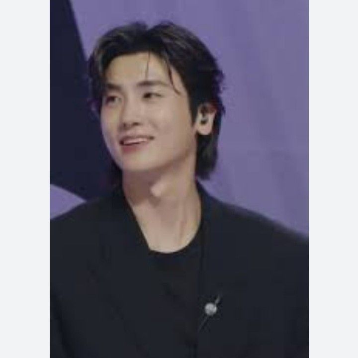 A moment captured by a fan of Park Hyungsik