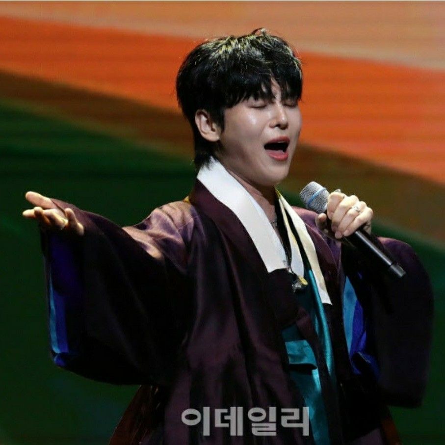 A moment captured by a fan of Kim Junsu (1991)