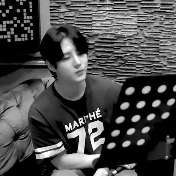 粉絲拍下的金俊賢瞬間