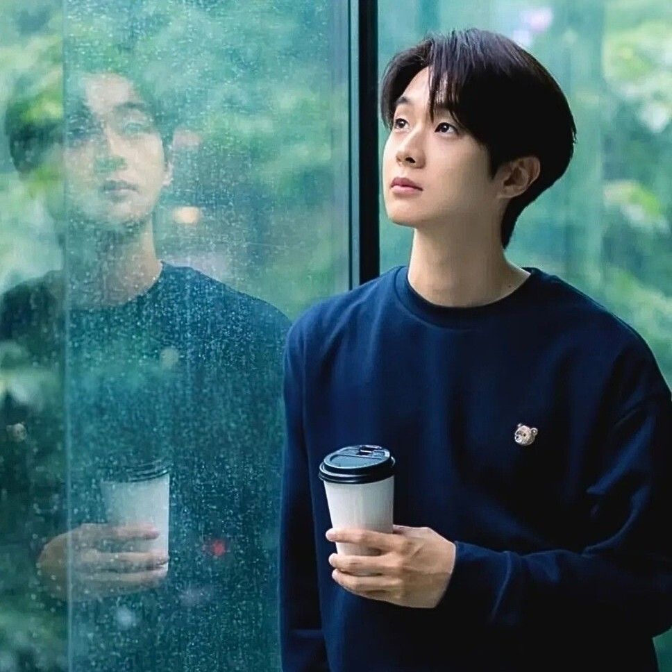 A moment captured by a fan of Choi Wooshik