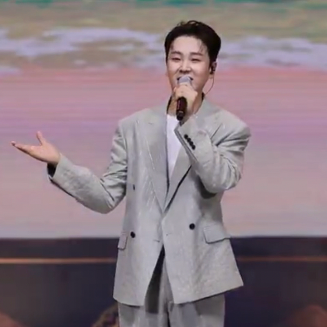 Latest photo of Song Minjun