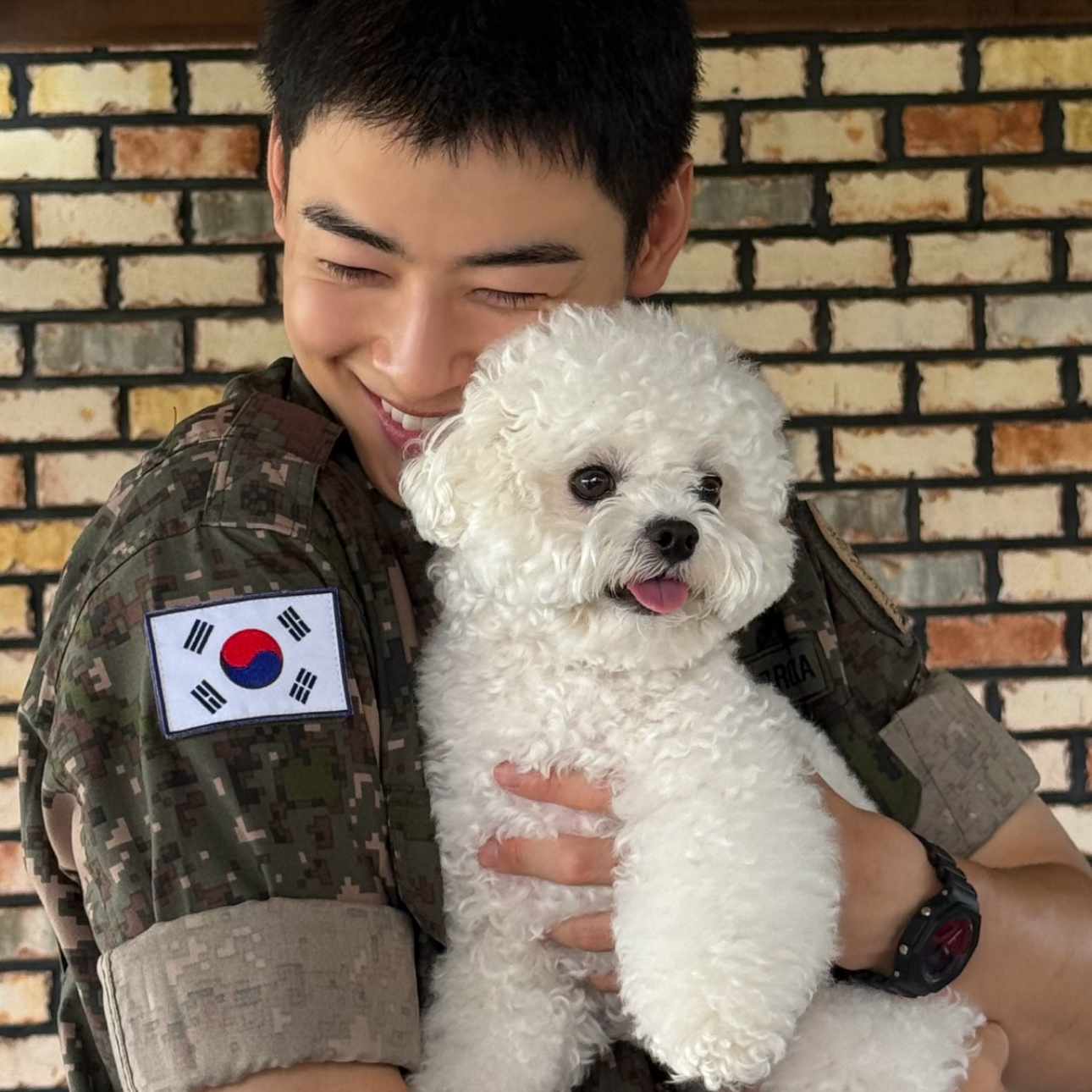 A moment captured by a fan of Cha Eunwoo