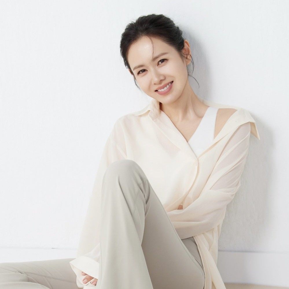 Behind-the-scenes cut of Son Yejin