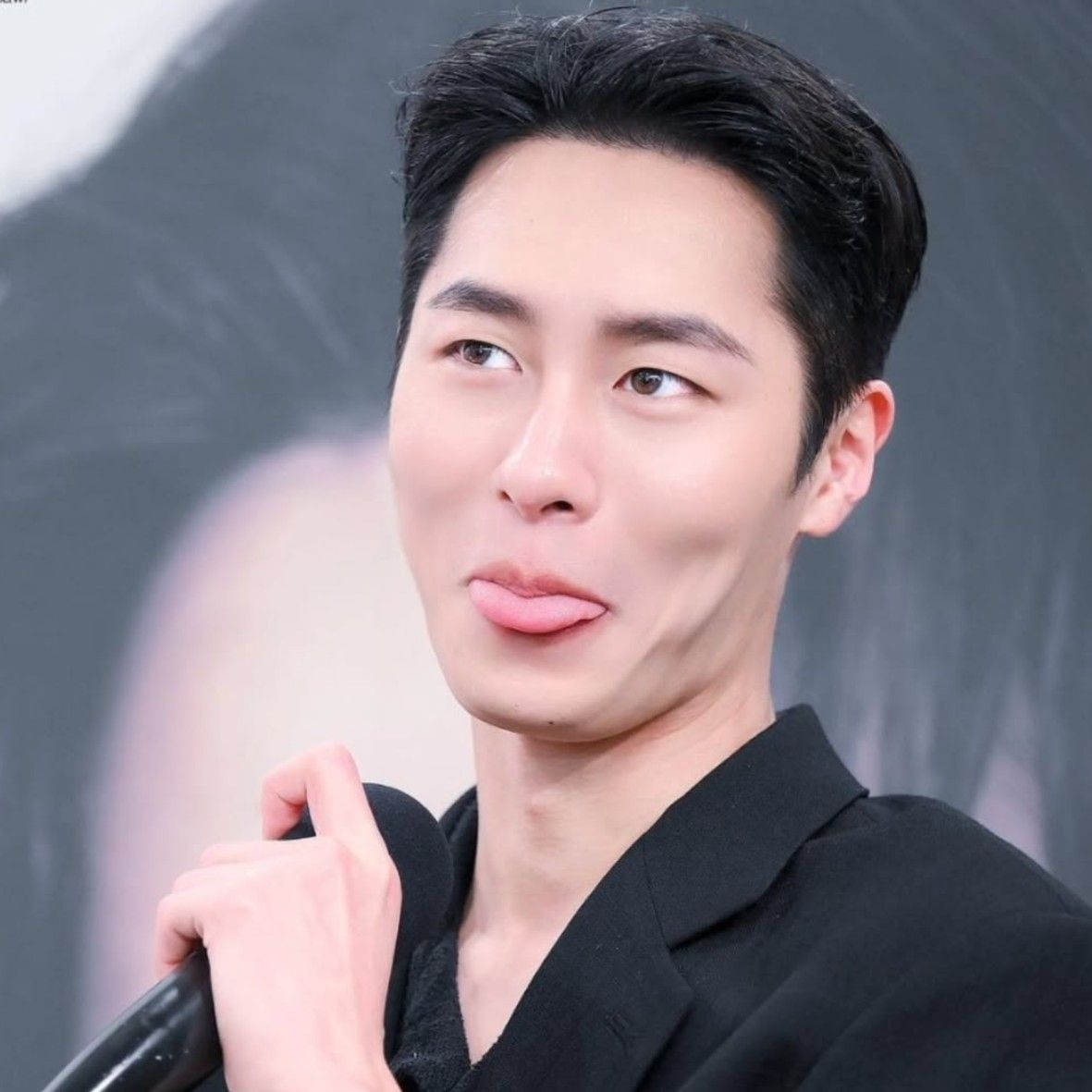 Behind-the-scenes cut of Lee Jaewook