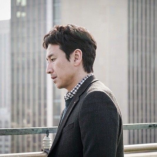 Behind-the-scenes cut of Lee Sunkyun