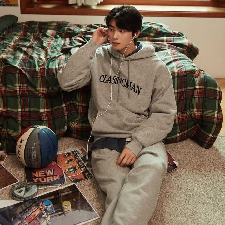 A moment captured by a fan of Cha Eunwoo