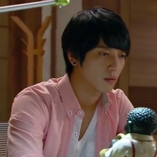 Behind-the-scenes cut of Jung Yonghwa