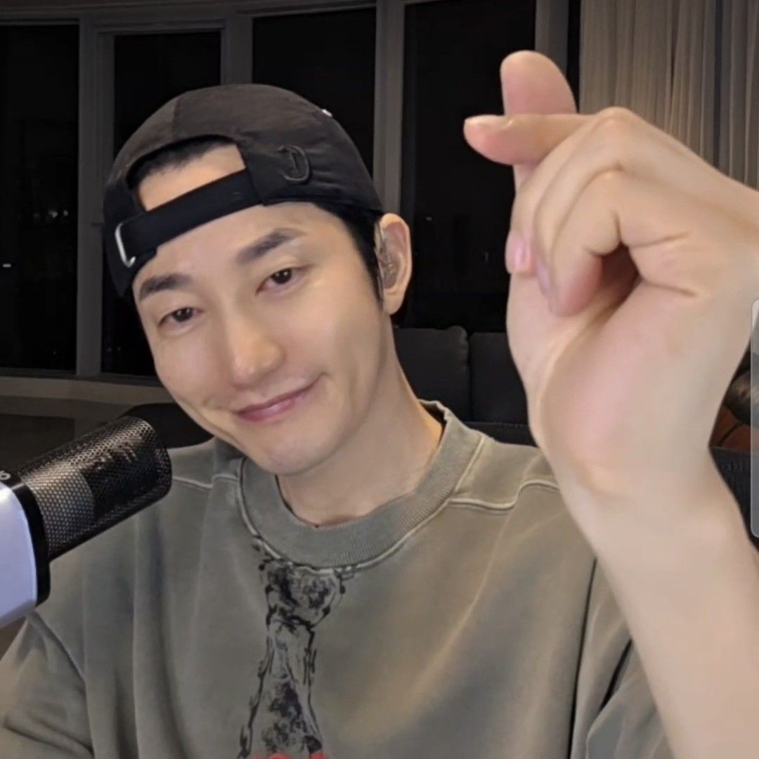 A moment captured by a fan of Park Sihoo