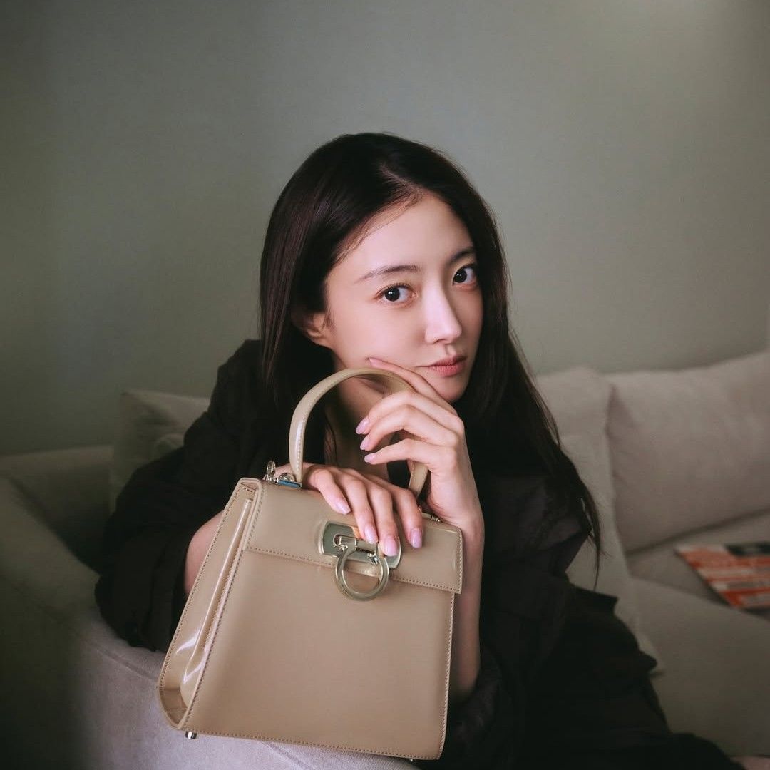 Behind-the-scenes cut of Lee Seyoung
