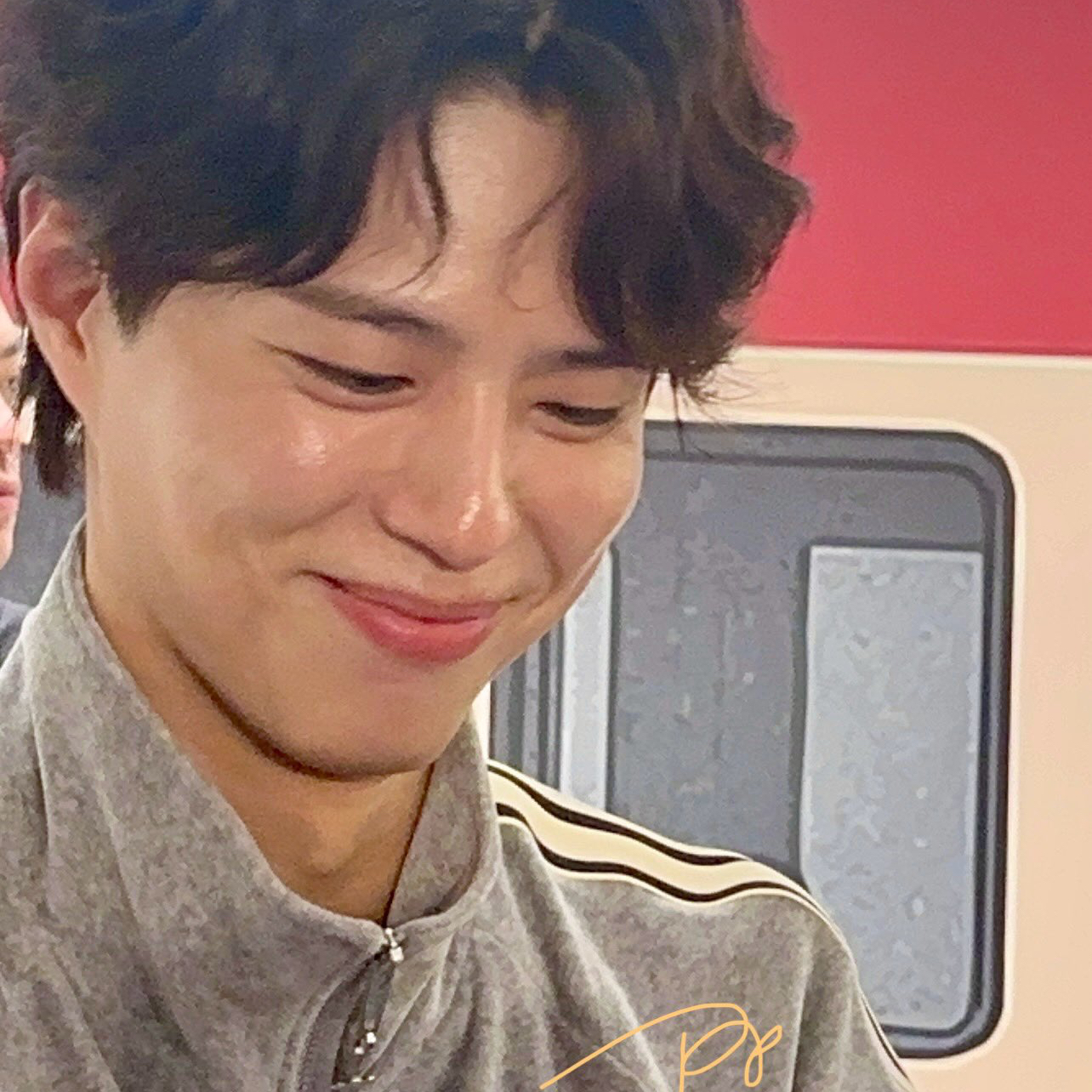 A moment captured by a fan of Park Bogum