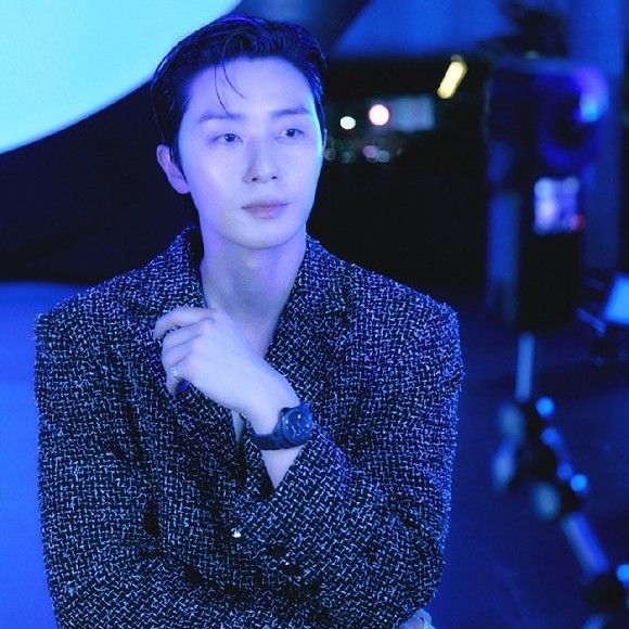 A moment captured by a fan of Park Seojoon