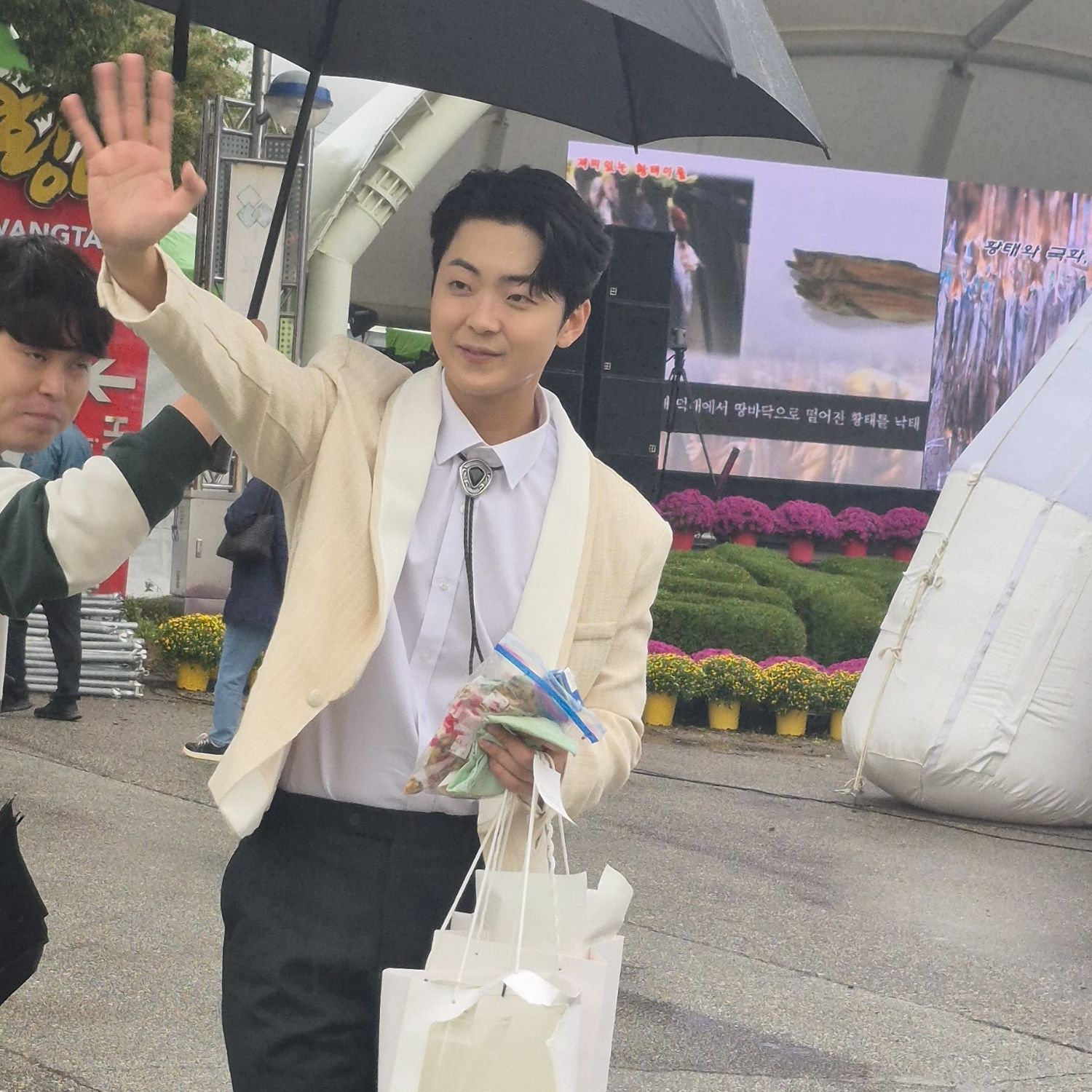 Behind-the-scenes cut of Park Minsu