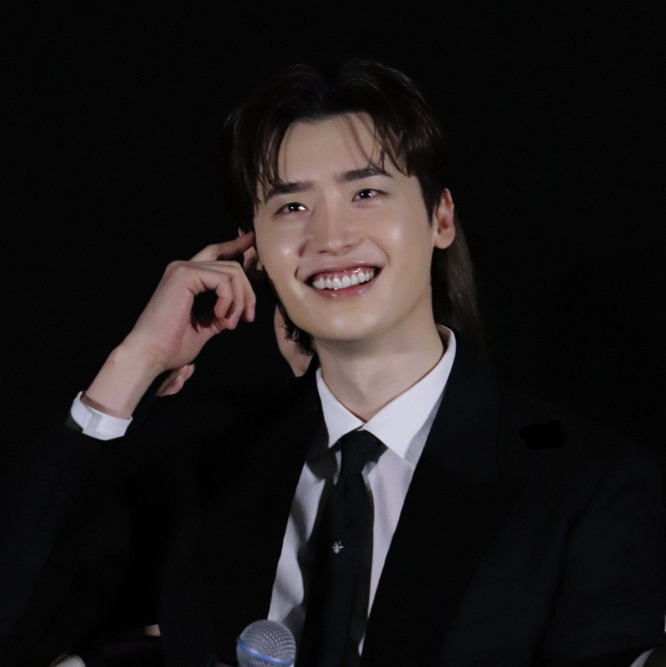 A moment captured by a fan of Lee Jongsuk