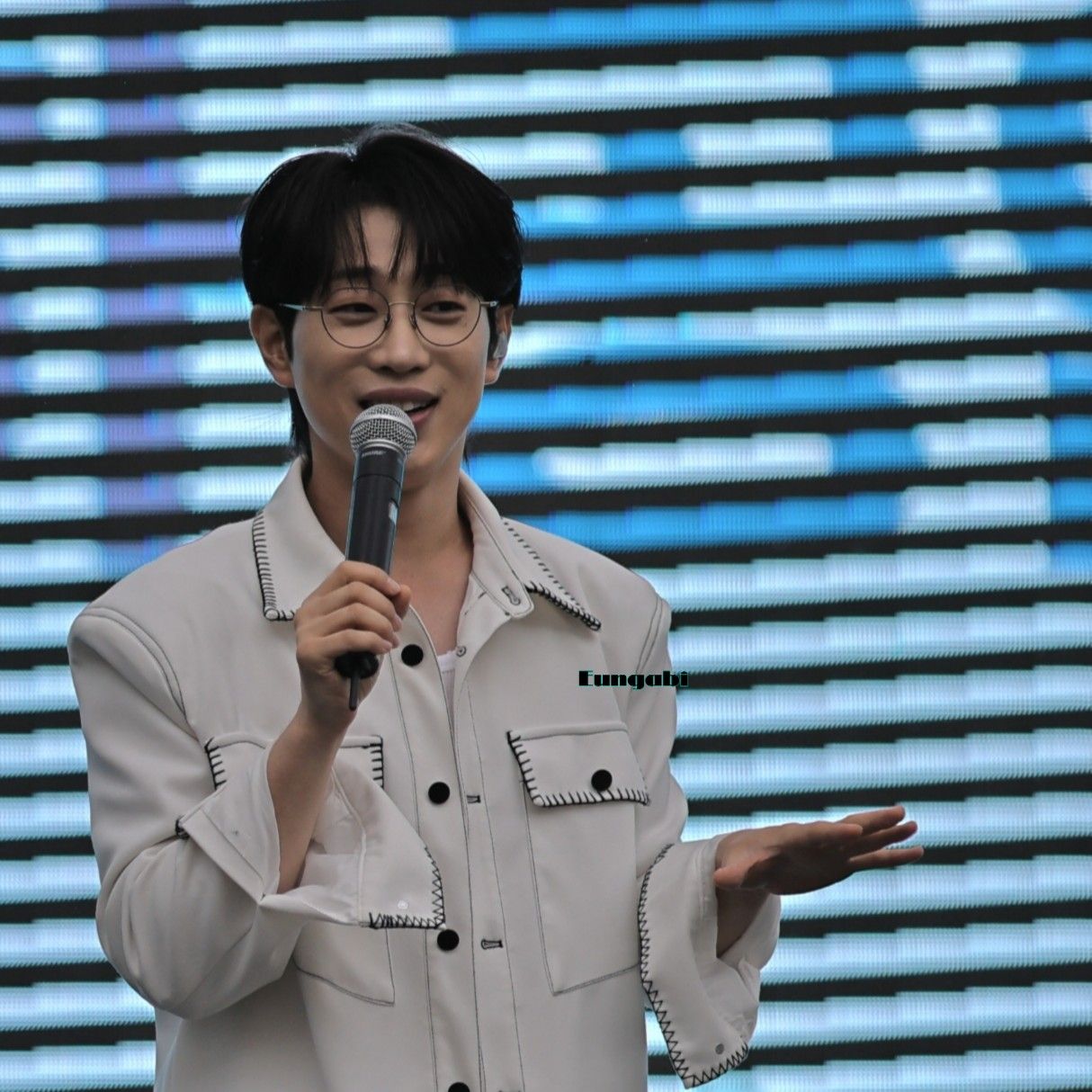 A moment captured by a fan of An Sunghoon
