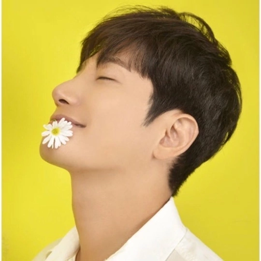 A moment captured by a fan of Park Sihoo