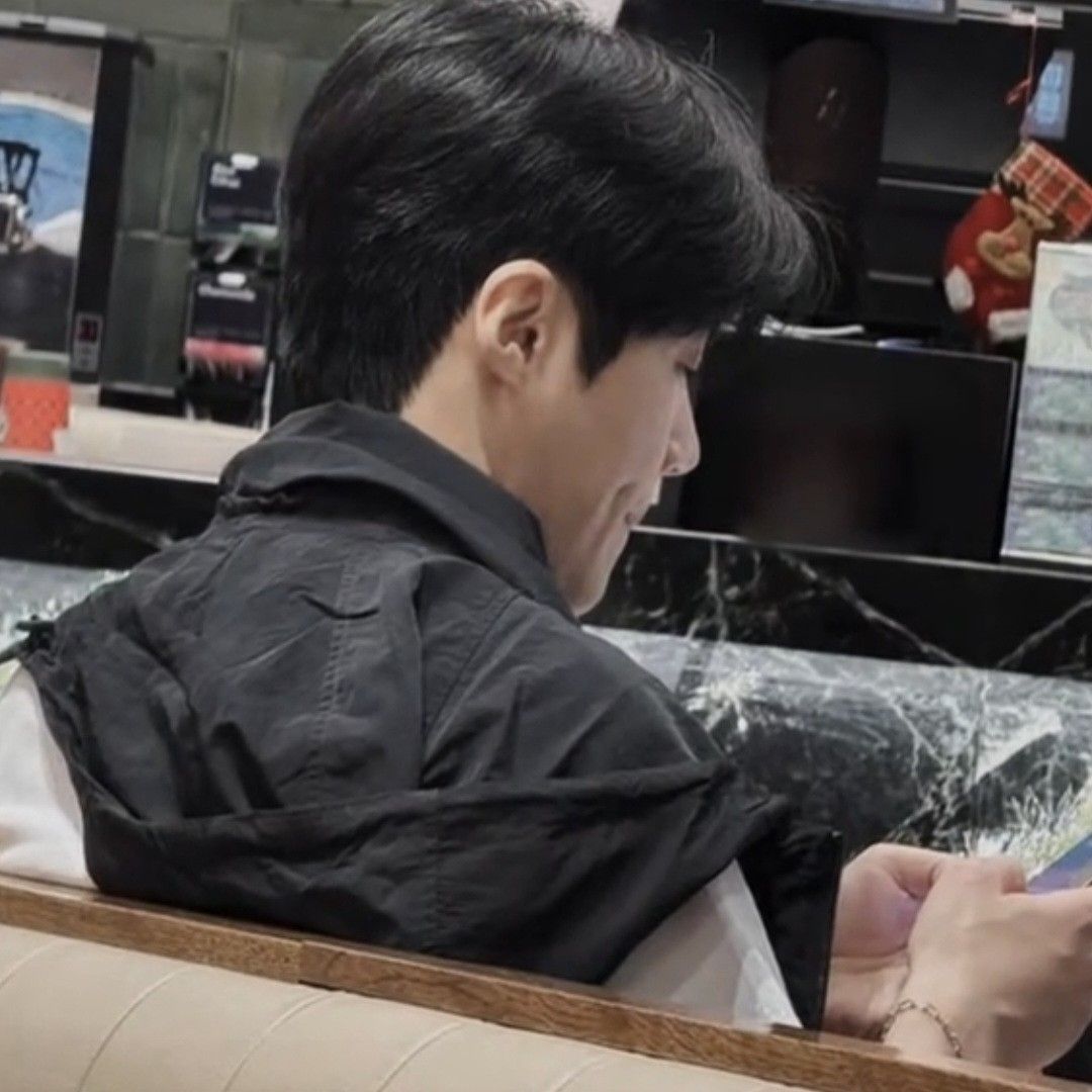 粉丝拍下的金宣虎瞬间