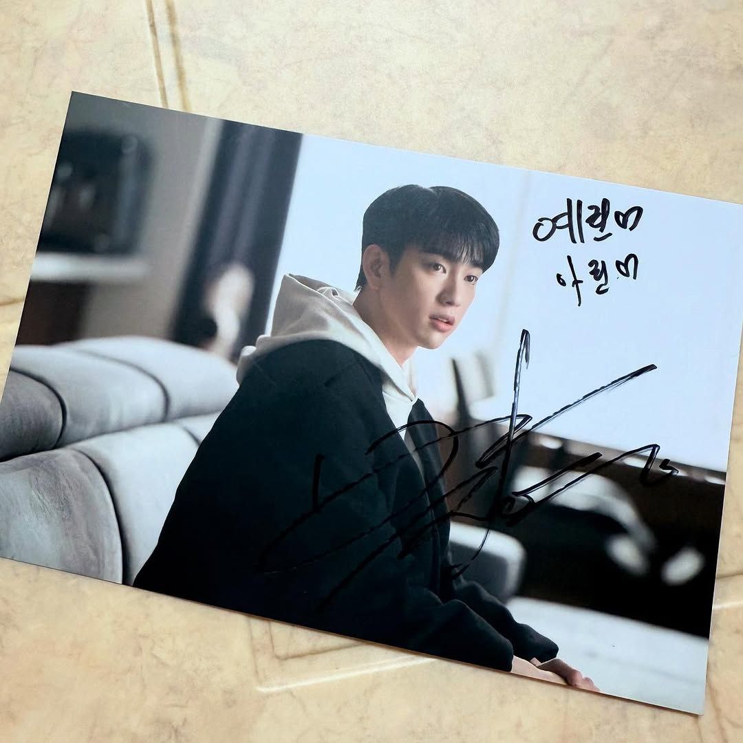 Foto terbaru dari Park Jinyoung