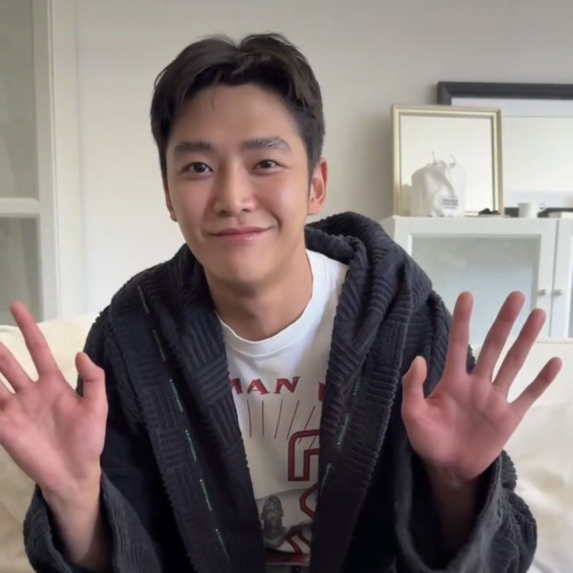 Behind-the-scenes cut of Rowoon