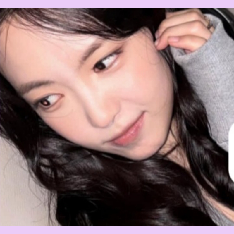 A moment captured by a fan of Son Naeun