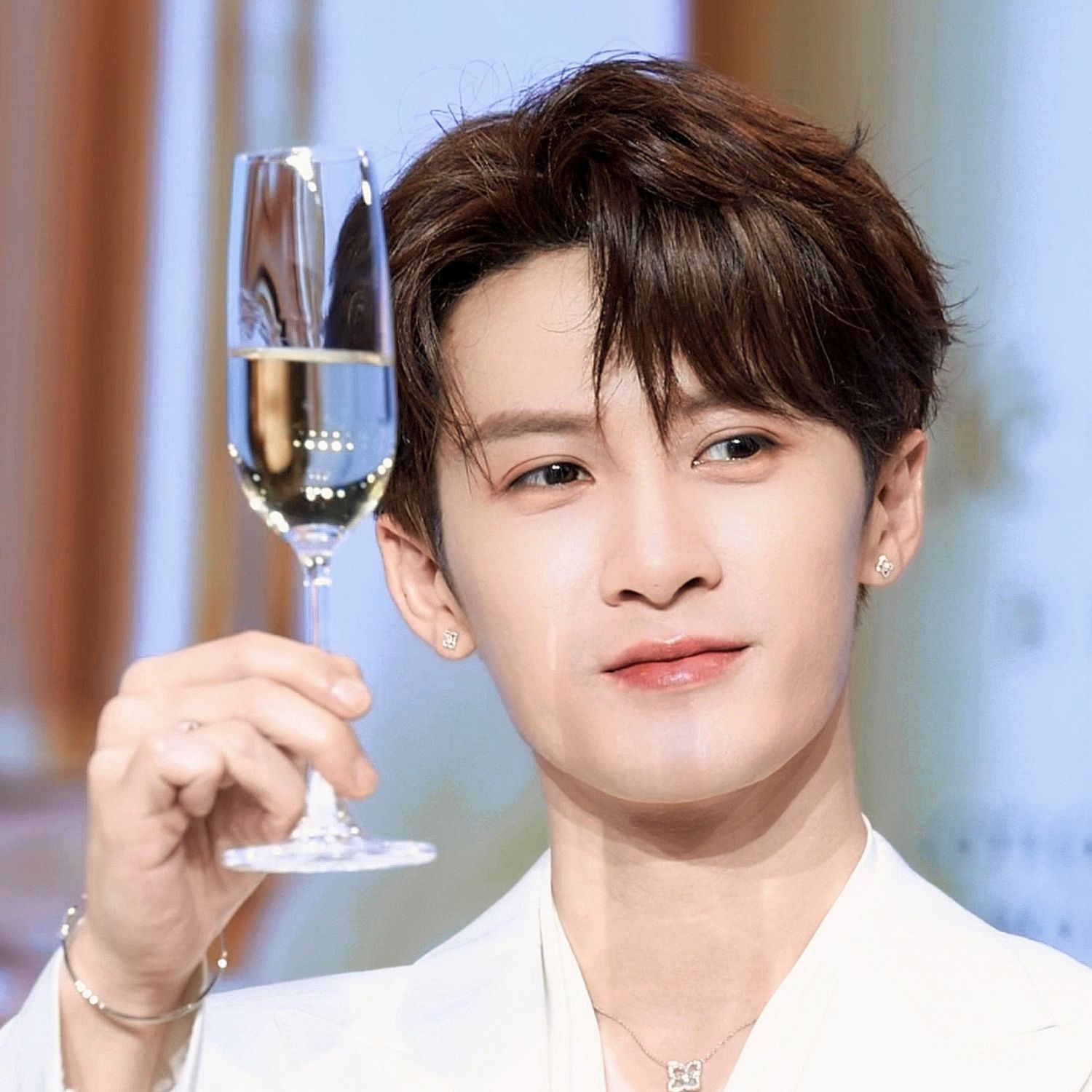 Behind-the-scenes cut of Tan Jianci