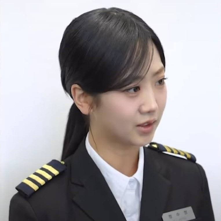 Behind-the-scenes cut of Kang Hyeyeon