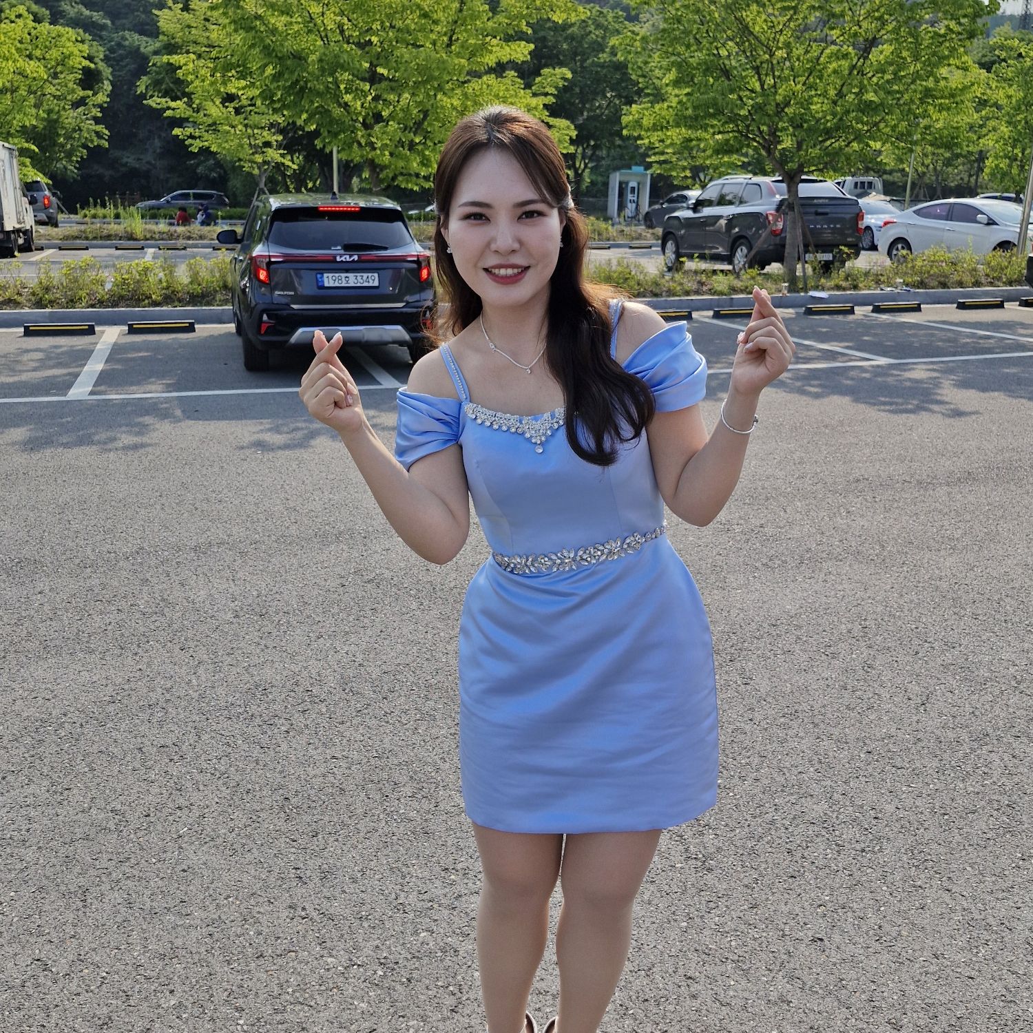 Behind-the-scenes cut of Miss Kim