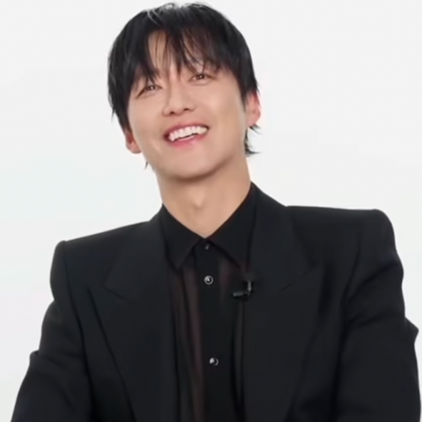 Behind-the-scenes cut of Namkoong Min